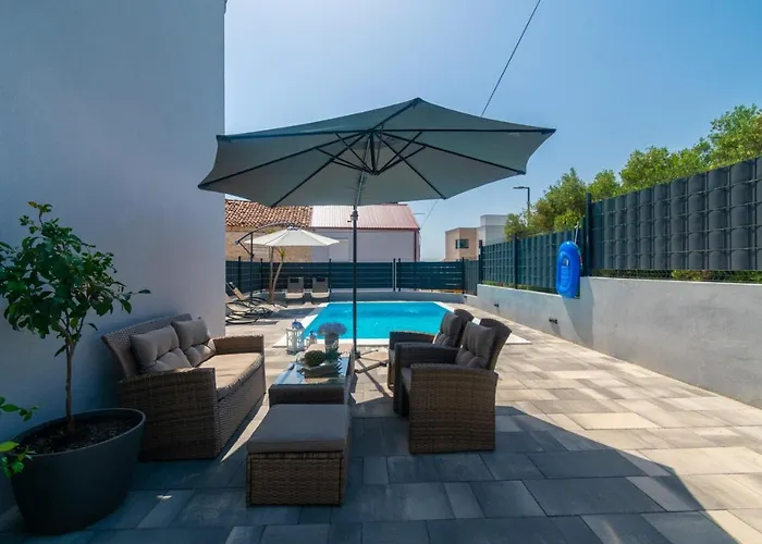 Modern With Private Pool