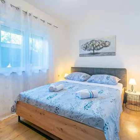 Modern With Private Pool Apartmán *