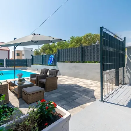 Modern With Private Pool Apartamento Bibinje