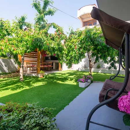 Modern With Private Pool Apartmán
