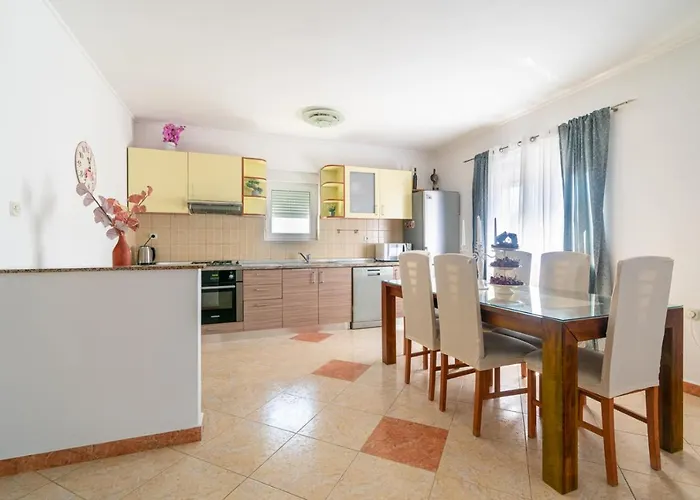 Appartement Modern With Private Pool