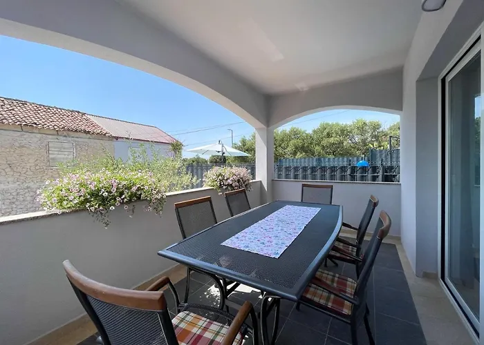 Apartman Modern With Private Pool Bibinje