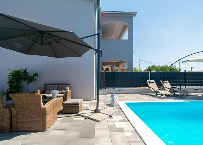 Modern With Private Pool Bibinje